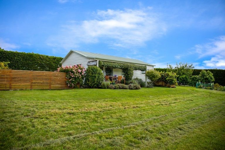 Photo of property in 16 Campbell Drive, Martinborough, 5711