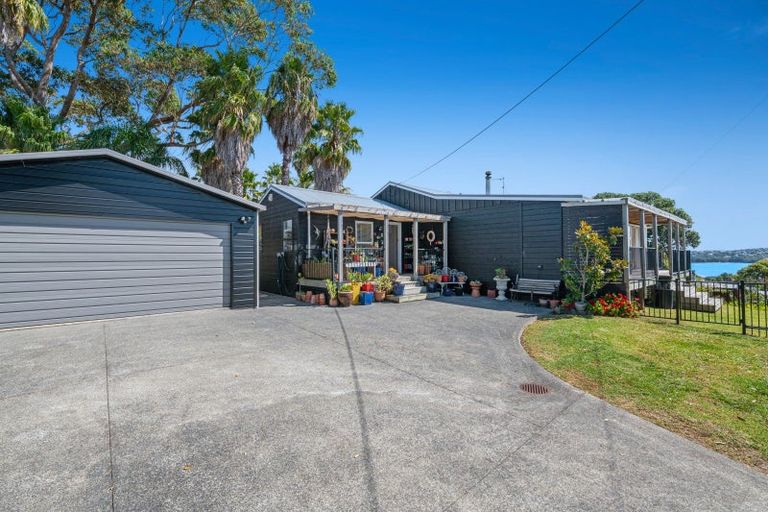 Photo of property in 2 Leal Place, Manly, Whangaparaoa, 0930