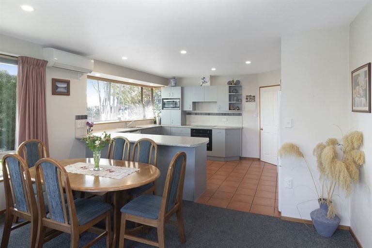 Photo of property in 25 Chesterfield Mews, Russley, Christchurch, 8042