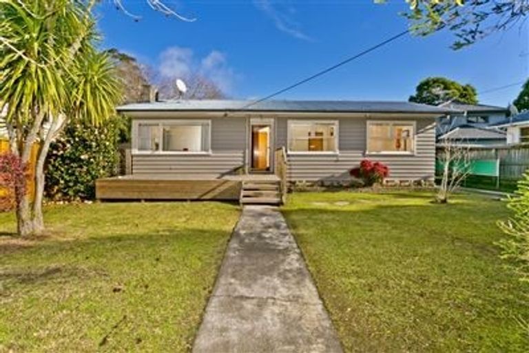 Photo of property in 44 Trinidad Road, Sunnynook, Auckland, 0620