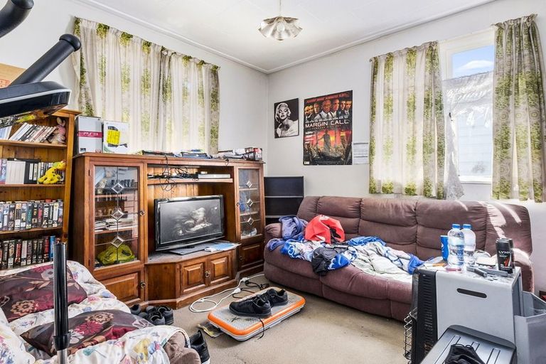 Photo of property in 10 Osmond Street, South Dunedin, Dunedin, 9012
