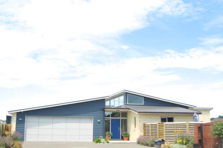 Photo of property in 11 Sandalwood Place, Waimairi Beach, Christchurch, 8083