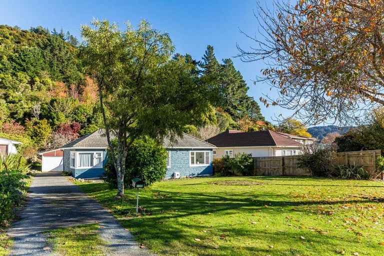 Photo of property in 106 Hine Road, Wainuiomata, Lower Hutt, 5014