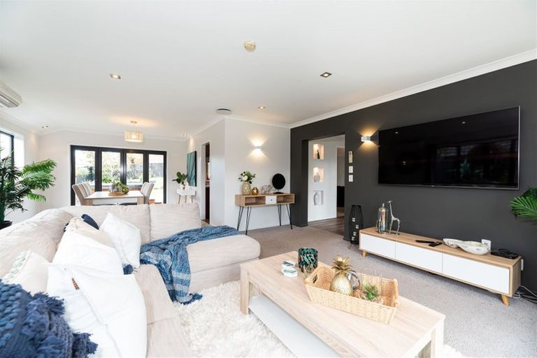 Photo of property in 61 Sapperton Drive, Henderson, Auckland, 0612