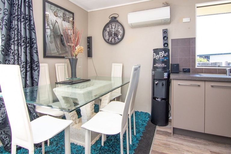 Photo of property in 8 Newton Place, Westbrook, Palmerston North, 4412