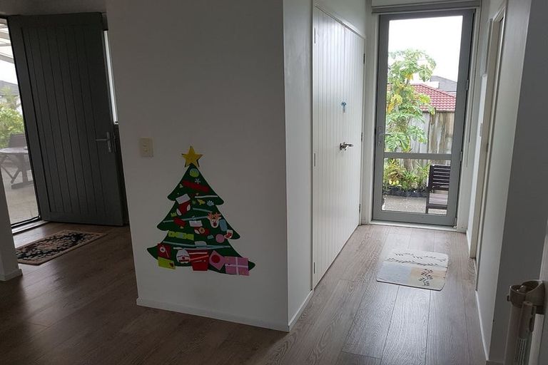 Photo of property in 28 Gibbston Crescent, Flat Bush, Auckland, 2016