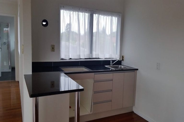 Photo of property in 42 Aviemore Drive, Highland Park, Auckland, 2010