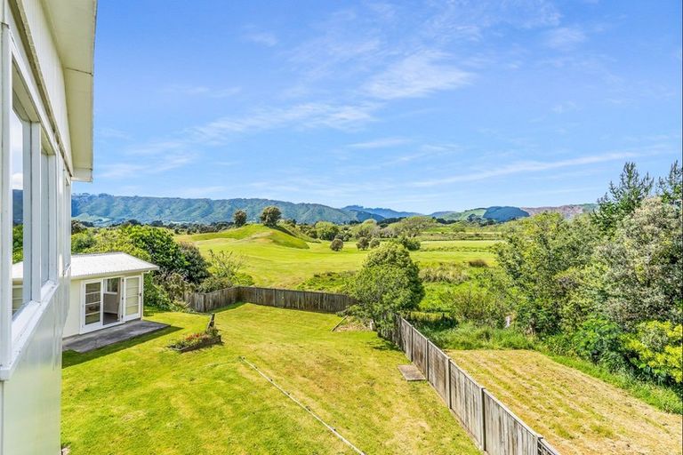 Photo of property in 2 Atua Street, Waikanae Beach, Waikanae, 5036