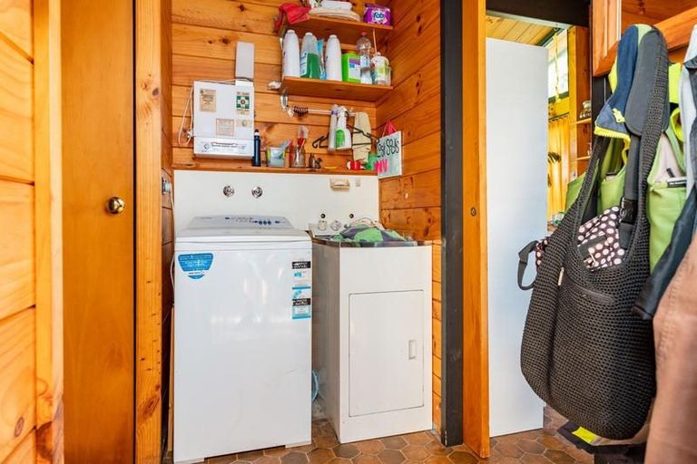 Photo of property in 28 Shoemaker Road, Waipu, 0510