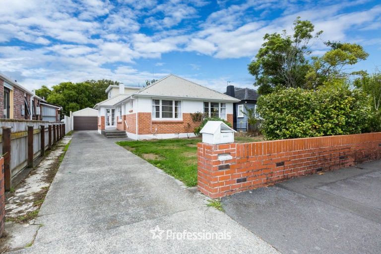 Photo of property in 42 Gibbons Street, Upper Hutt Central, Upper Hutt, 5018