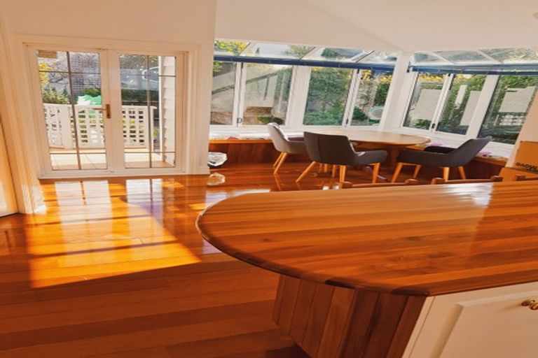 Photo of property in 4 Robieson Street, Roseneath, Wellington, 6011