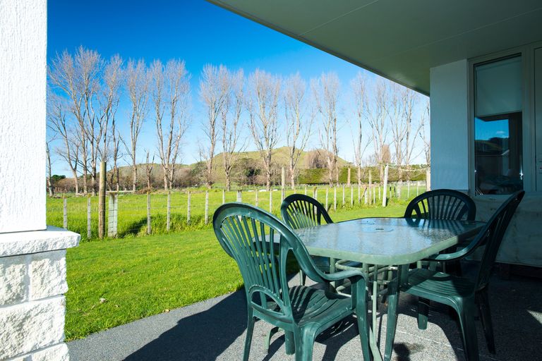 Photo of property in 52 Hamilton Drive, Wainui, Gisborne, 4010