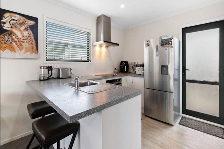 Photo of property in 14 Peachgrove Road, Te Atatu Peninsula, Auckland, 0610