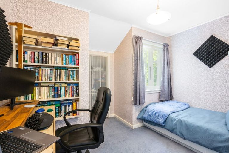 Photo of property in 33 Walter Road, Lowry Bay, Lower Hutt, 5013