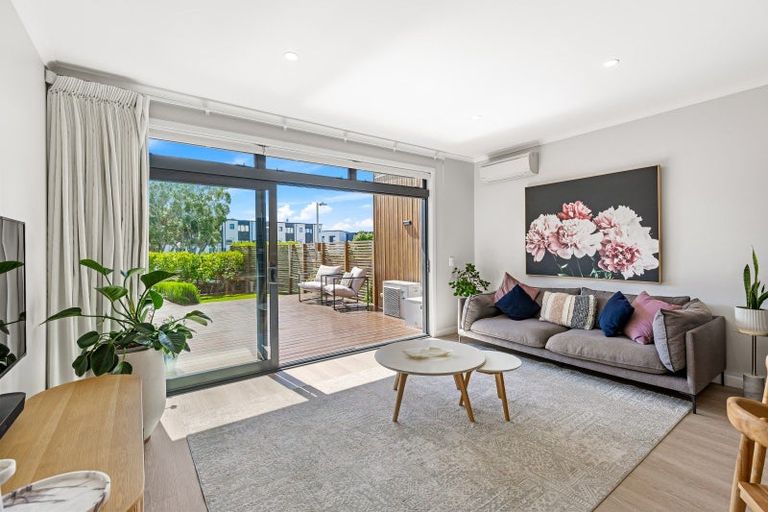 Photo of property in 21 Hudson Bay Road, Hobsonville, Auckland, 0616