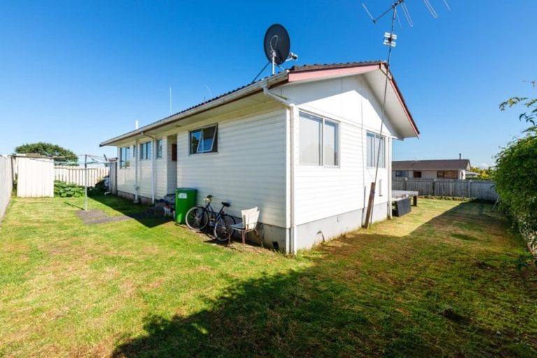 Photo of property in 1/15 Frobisher Way, Clendon Park, Auckland, 2103