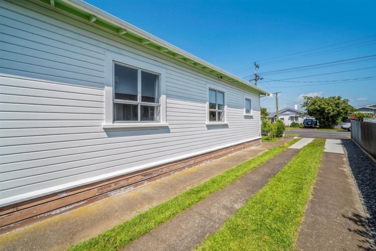 Photo of property in 8 Argyle Street, Hawera, 4610