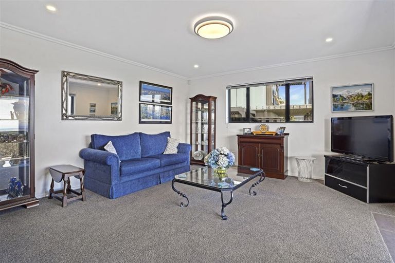 Photo of property in 11 Hilltop Lane, Mount Pleasant, Christchurch, 8081