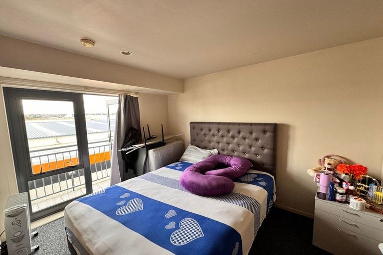 Photo of property in 3p/10 Crown Lynn Place, New Lynn, Auckland, 0600