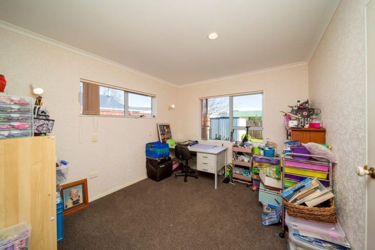 Photo of property in 28 Nikau Street, Inglewood, 4330