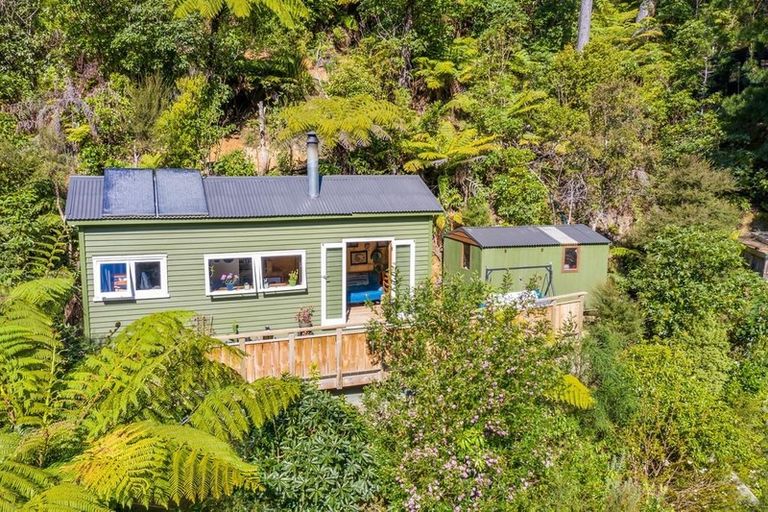 Photo of property in 159 Pinehaven Road, Pinehaven, Upper Hutt, 5019
