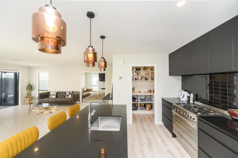 Photo of property in 19 Ashton Place, Highbury, Palmerston North, 4412