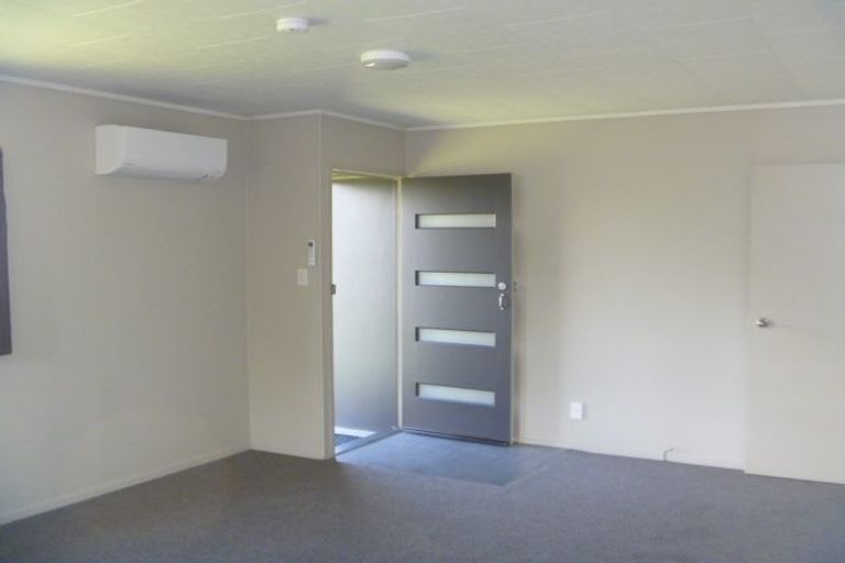 Photo of property in 1/8 Senecio Place, Weymouth, Auckland, 2103