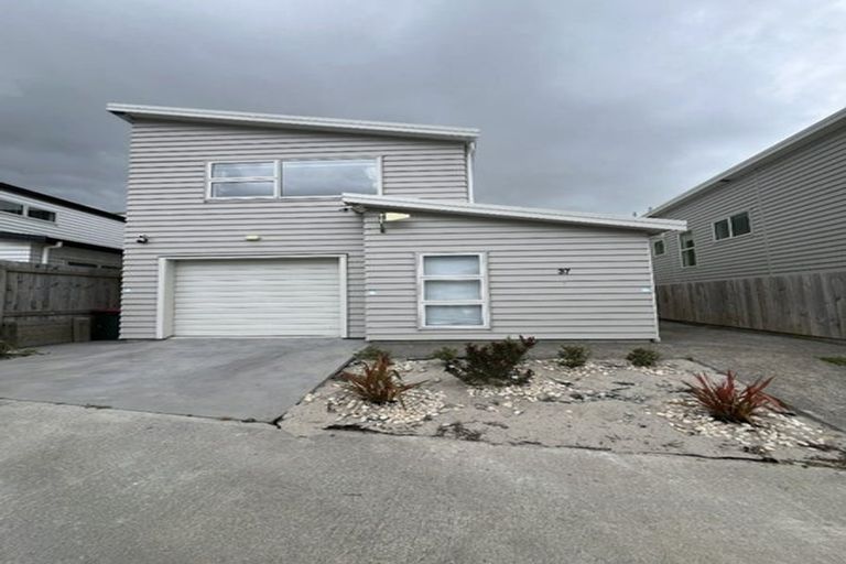 Photo of property in 37 Stockport Grove, Churton Park, Wellington, 6037