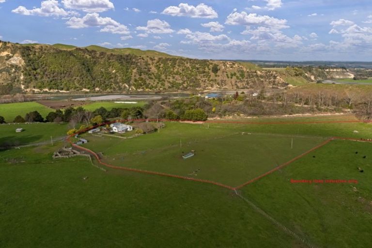 Photo of property in 99 Rowes Road, Hunterville, 4785