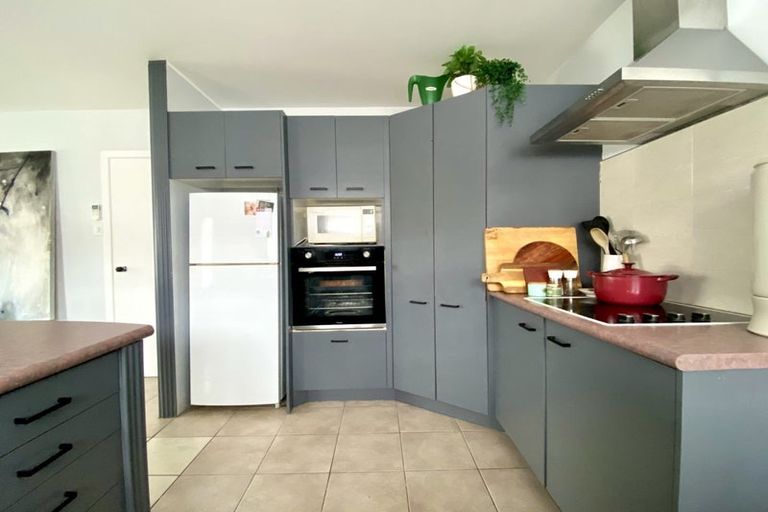 Photo of property in 67 Beach Road, Te Atatu Peninsula, Auckland, 0610