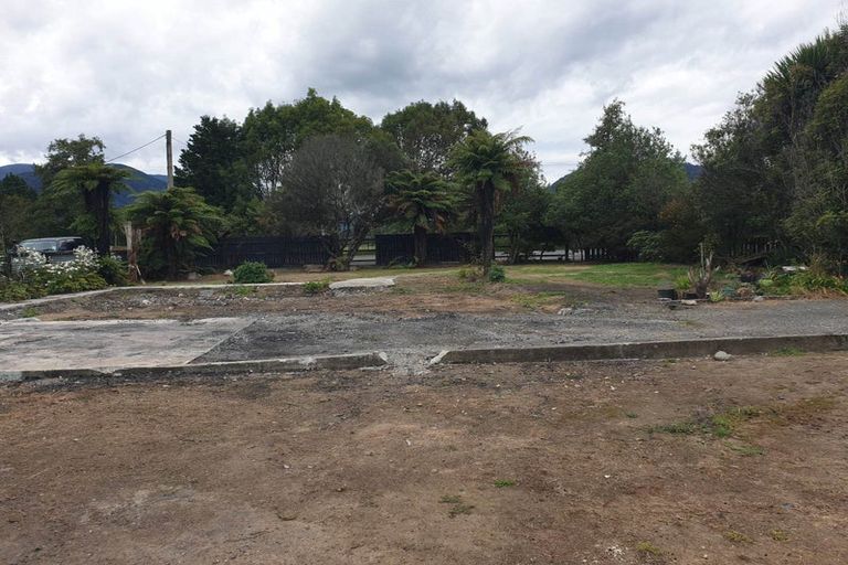 Photo of property in 74 Waller Street, Murchison, 7007