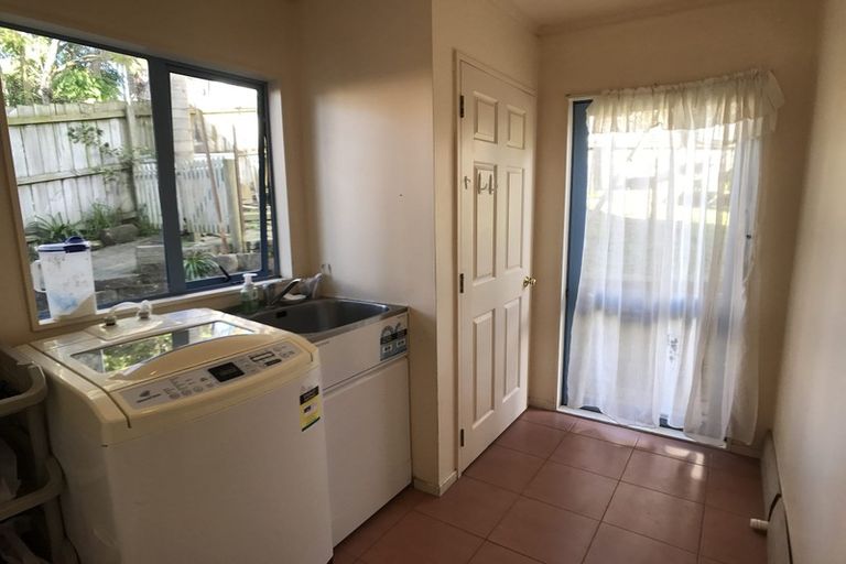 Photo of property in 21 Jacanas Place, Unsworth Heights, Auckland, 0632