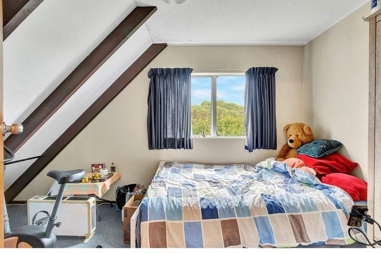 Photo of property in 1/31 Mana Avenue, Titahi Bay, Porirua, 5022