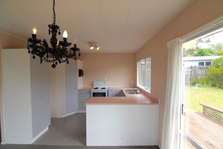 Photo of property in 17 Caribbean Drive, Unsworth Heights, Auckland, 0632