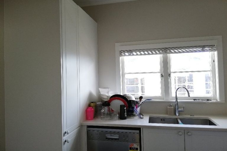 Photo of property in 22 Dallinghoe Crescent, Milford, Auckland, 0620