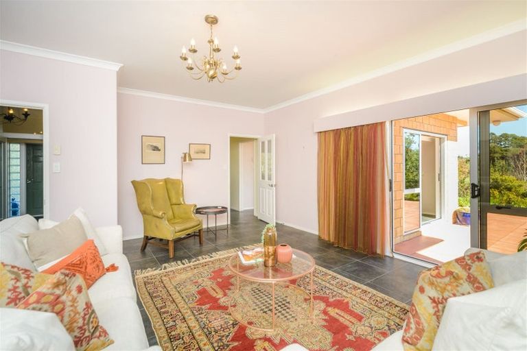 Photo of property in 24 La Lena Grove, Fitzherbert, Palmerston North, 4410