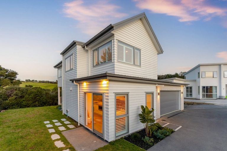 Photo of property in 69 Glenvar Ridge Road, Long Bay, Auckland, 0630