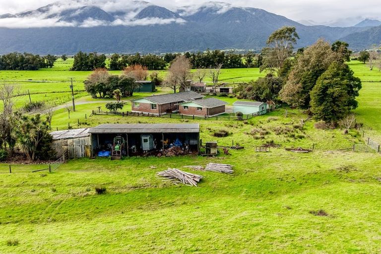 Photo of property in 390 Robertson Road, Harihari, 7884