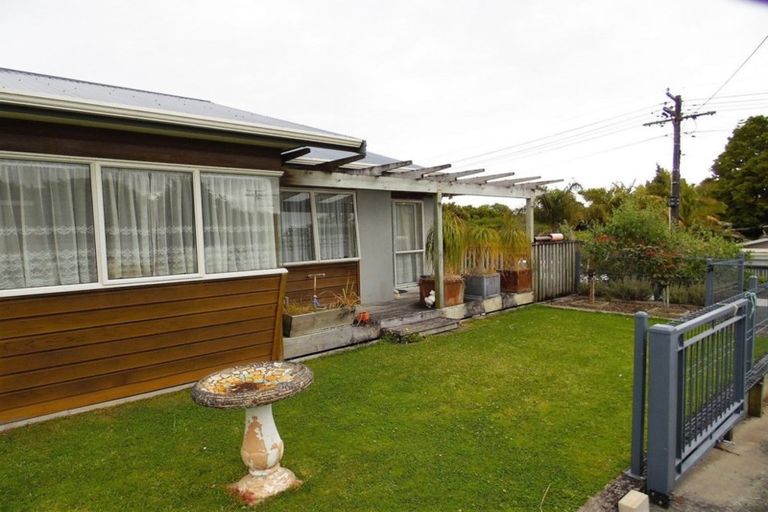 Photo of property in 40 Alwyn Avenue, Te Atatu South, Auckland, 0610
