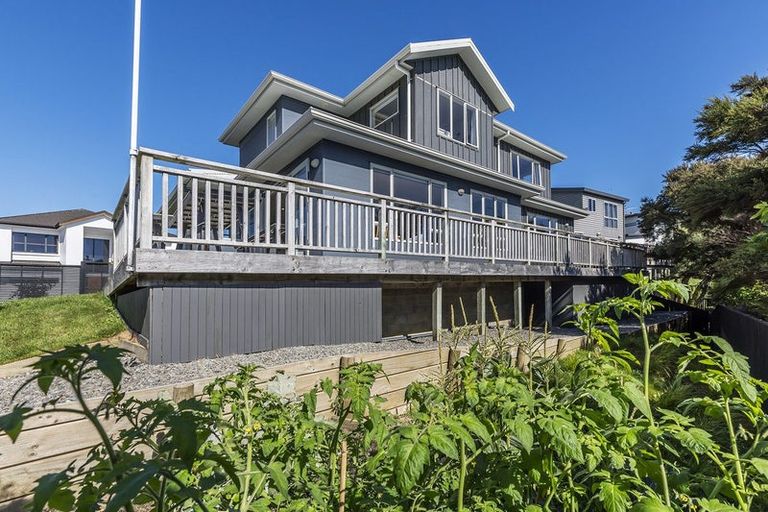 Photo of property in 60 Saint Ives Drive, Camborne, Porirua, 5026