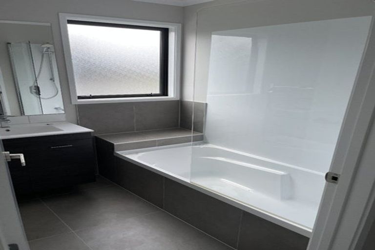 Photo of property in 20 Wai Place, Westgate, Auckland, 0614