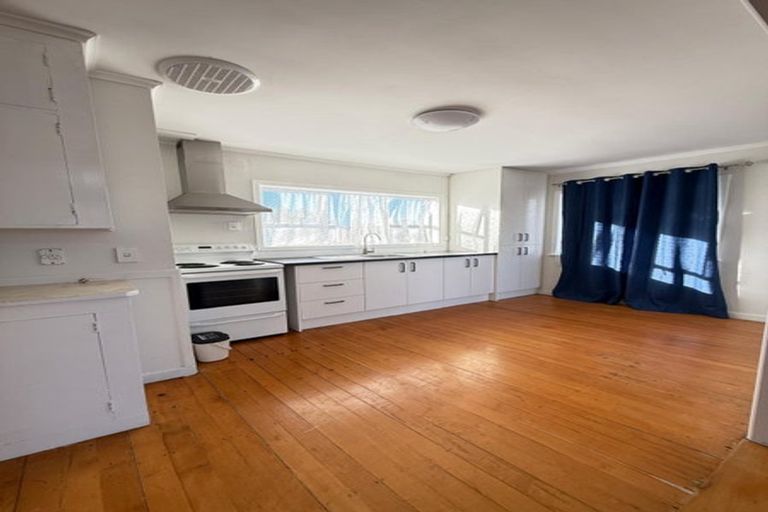 Photo of property in 3181 Great North Road, New Lynn, Auckland, 0600