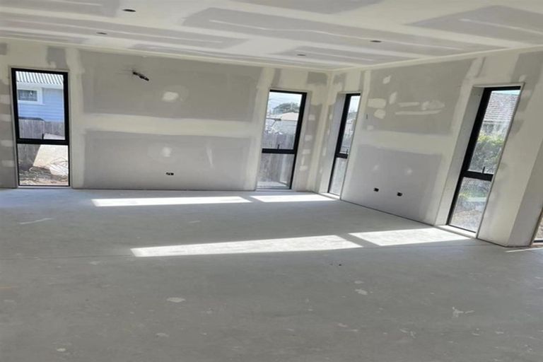 Photo of property in 2 Greenhaven Avenue, Papakura, 2113