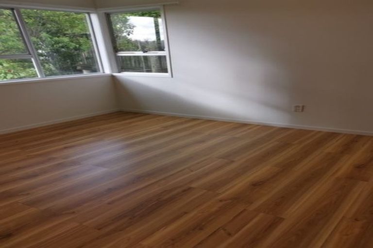 Photo of property in 5 Pavola Grove, Glenfield, Auckland, 0629