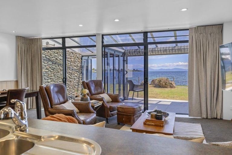 Photo of property in 2/227 Lake Terrace, Waipahihi, Taupo, 3330