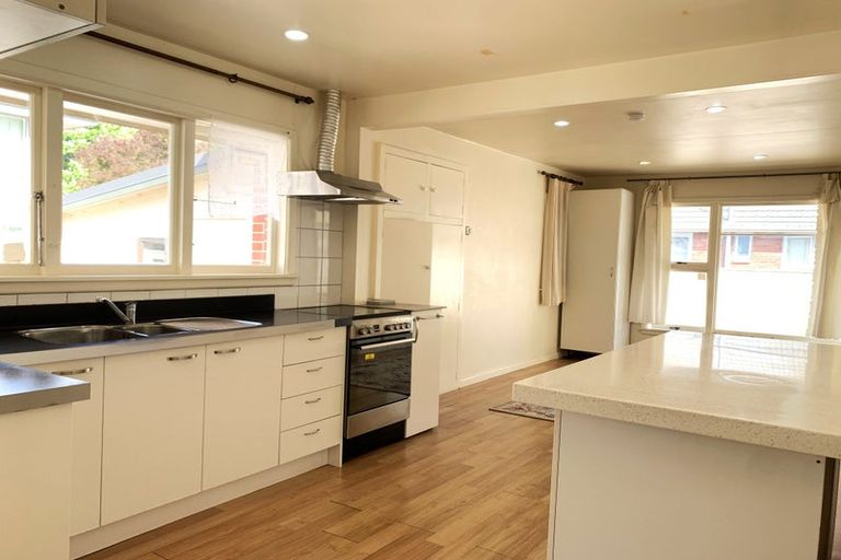 Photo of property in 207 Memorial Avenue, Burnside, Christchurch, 8053