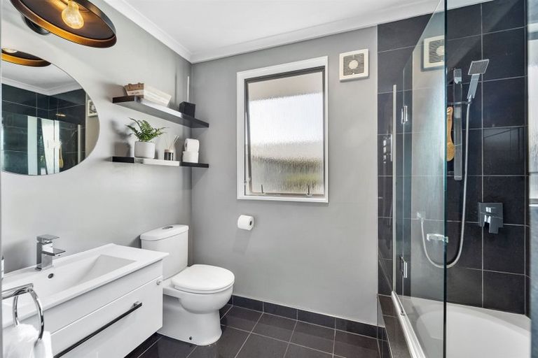 Photo of property in 1/26 Waiora Road, Stanmore Bay, Whangaparaoa, 0932