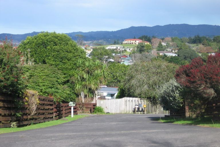 Photo of property in 37 Donovan Avenue, Massey, Auckland, 0614