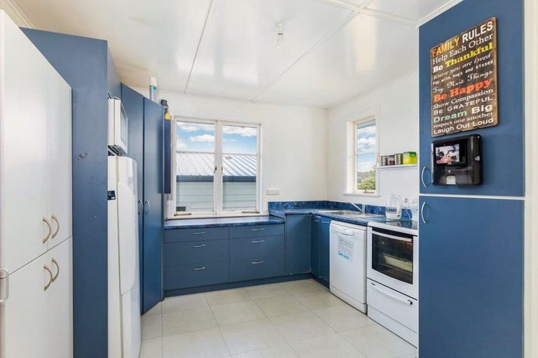 Photo of property in 1 Sarona Avenue, Glen Eden, Auckland, 0602
