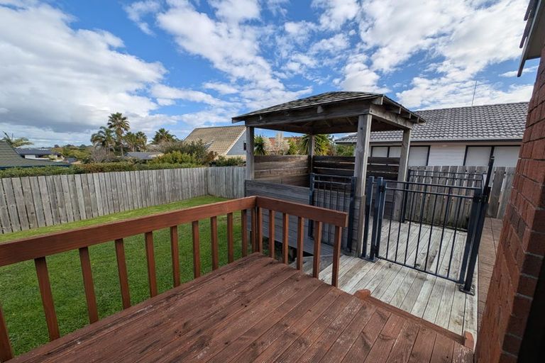 Photo of property in 10 Woodview Rise, Botany Downs, Auckland, 2010